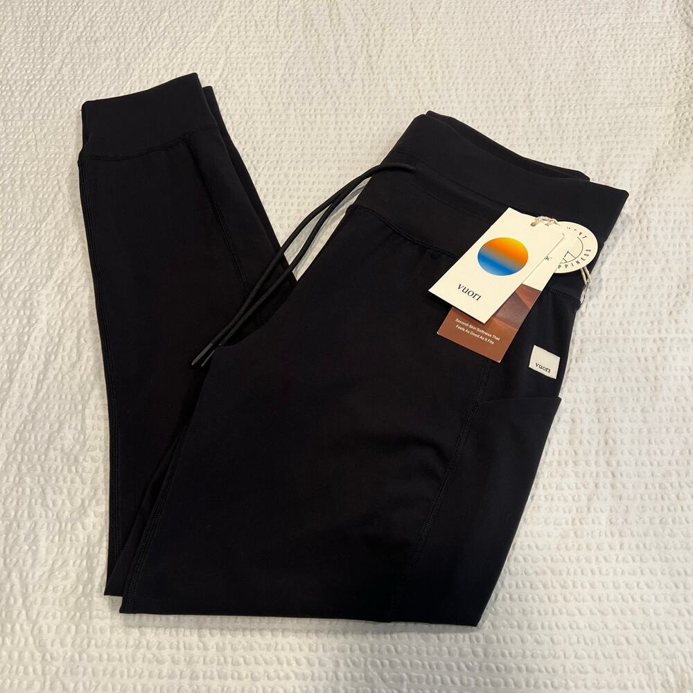 Vuori Black daily leggings NWT Large women